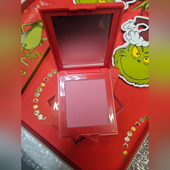 Kylie Jenner Autographed Signed Grinch PR Box NEW Cosmetics Never Been Used! - Picture 13 of 16